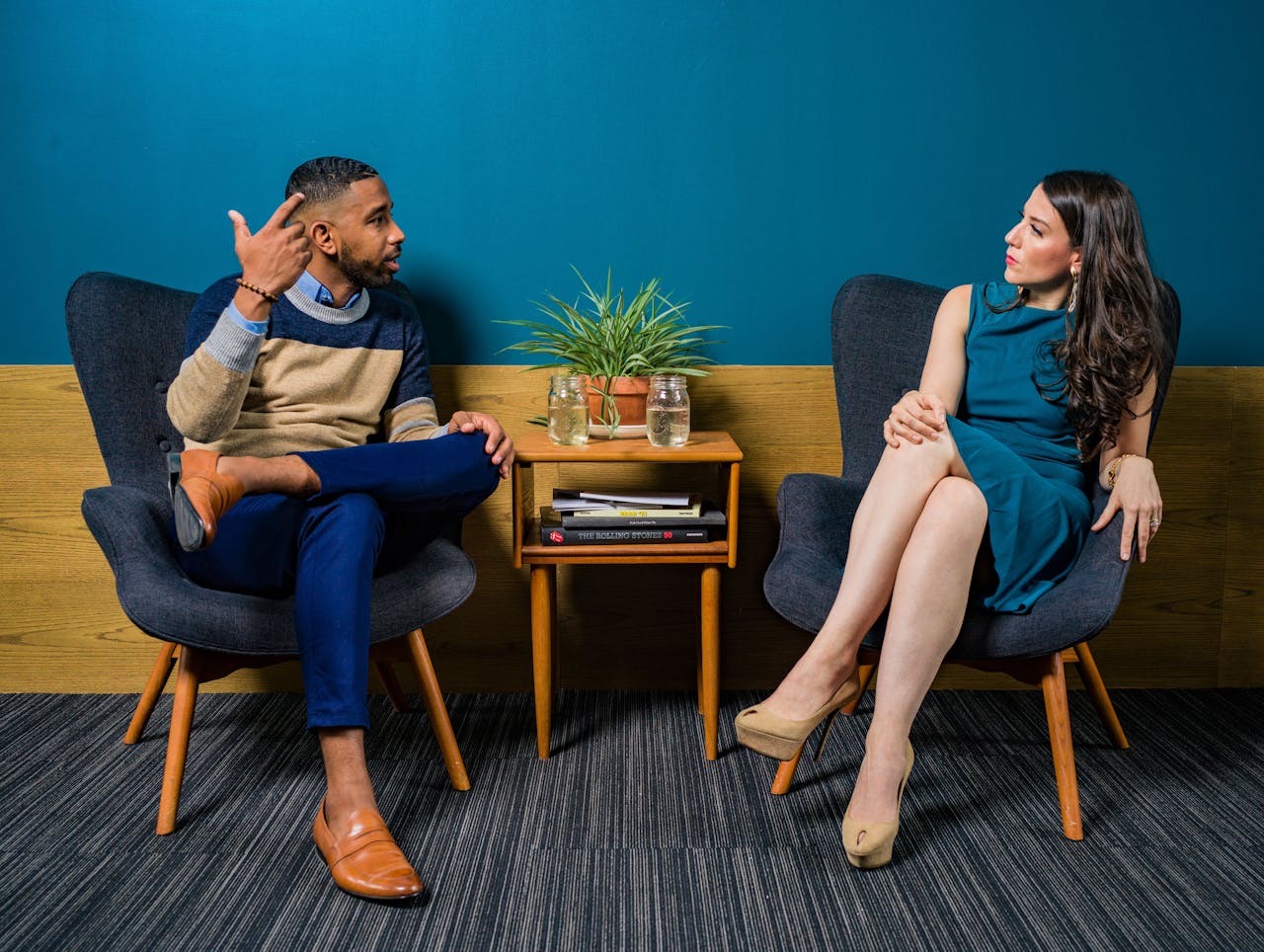 2 People Talking